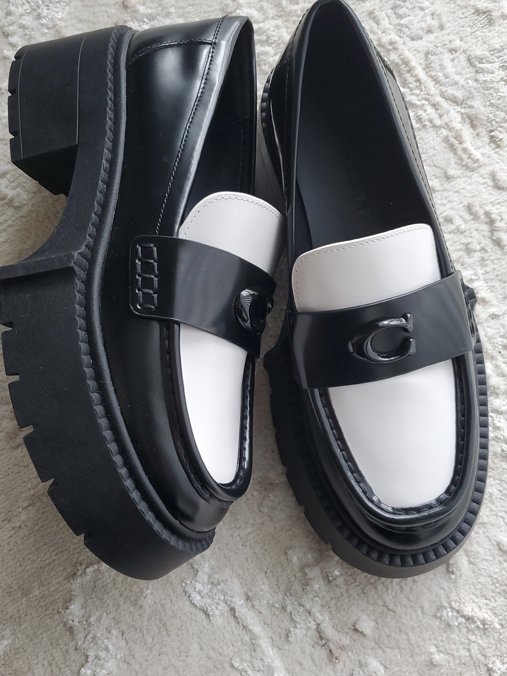 NWOB Coach Black and White Platform Leah Platform Loafers Womens Size 5